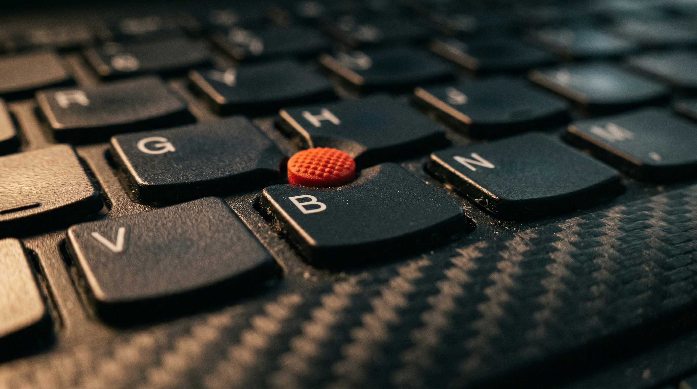 联想ThinkPad键盘红点TrackPoint特写