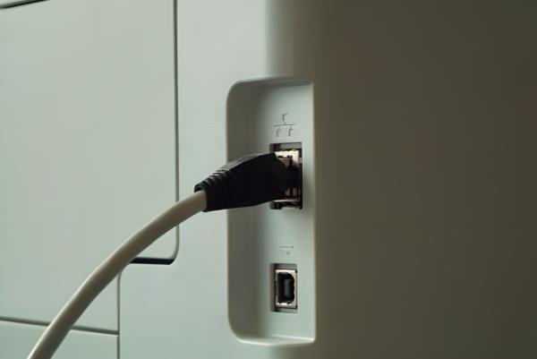 使用USB线将打印机与计算机连接