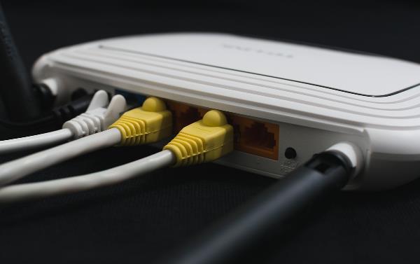 重启路由器与电脑